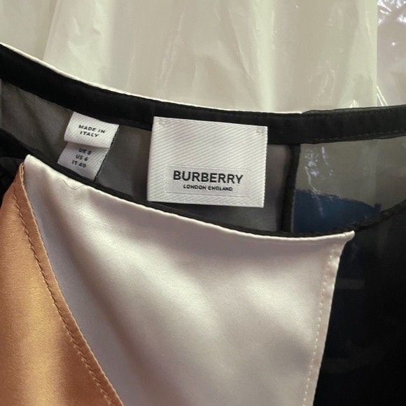 Burberry - Picture 11 of 17